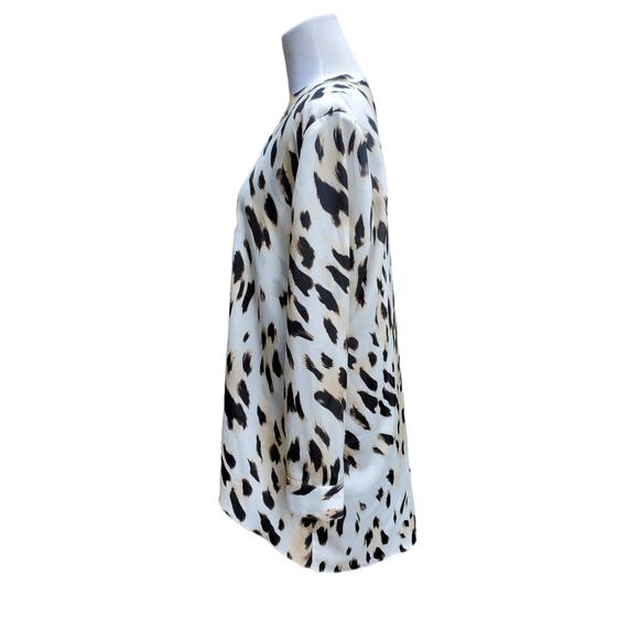 Chico's Sz 1 Brown White Animal Print Asymmetric Hem V-neck Top Sz M / 8 - Picture 6 of 10